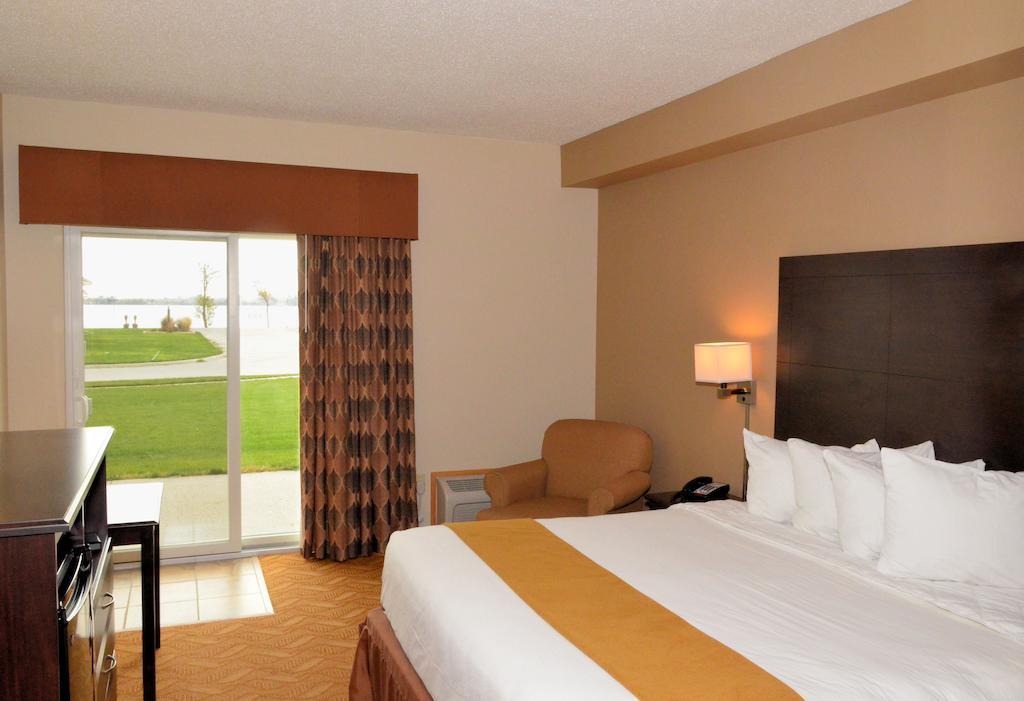 Cobblestone Inn & Suites - Lake View Habitación foto